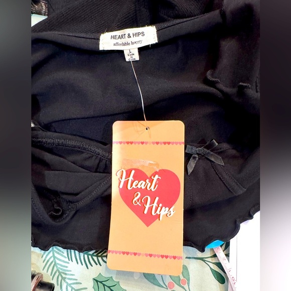 Heart and Hips Whimsical Goth Top - Junior Size Large - Picture 8 of 12